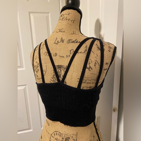 Gymshark work out top in black - Picture 3 of 5